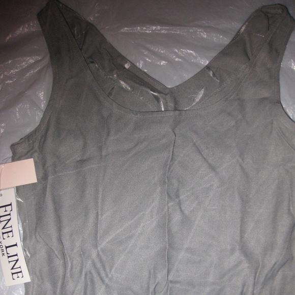 NEW w/TAGS Gray and white blouse Sleeveless V-neck - Picture 4 of 4